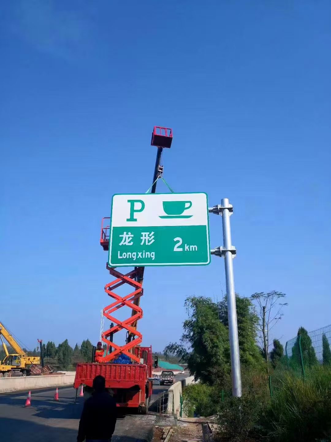 图木舒克市高速龙门架指路牌 - 一站式服务